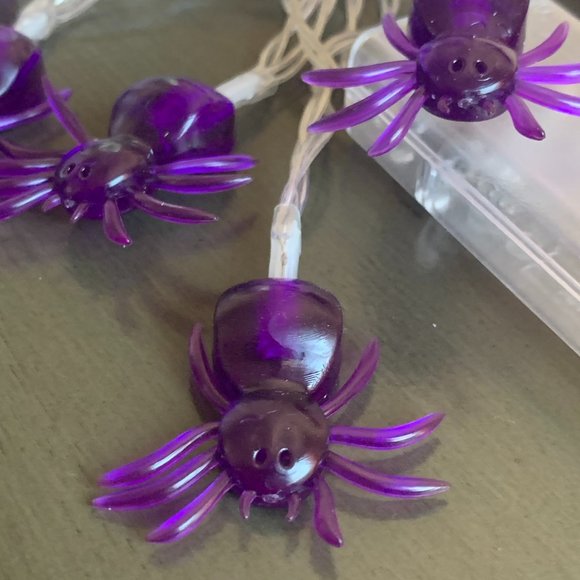 10' Halloween Purple Rubber Crawling Spiders 2 AA Batteries LED String Lights - Picture 5 of 8